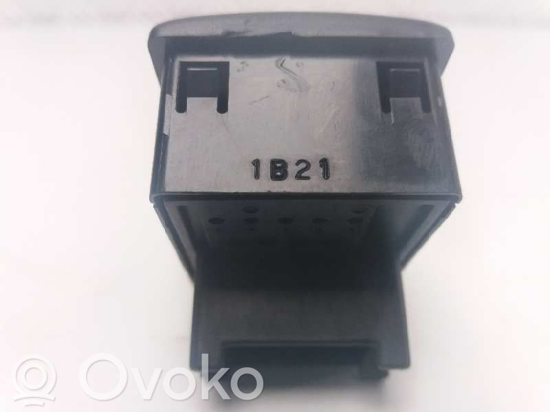 Wing mirror switch   3795075F00