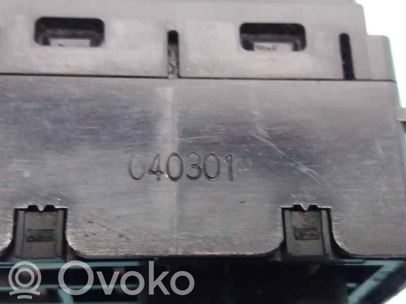 Nissan X-Trail T30 Interruptor del espejo lateral 
