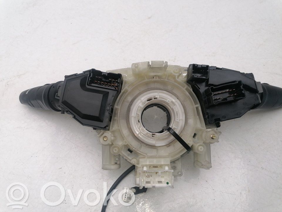 Boutons / interrupteurs volant   25560AV620