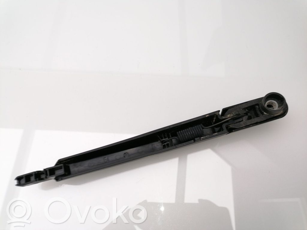 Nissan Qashqai Braccio della spazzola tergicristallo posteriore