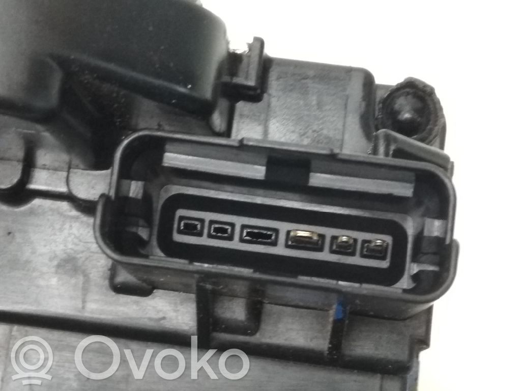 Nissan Juke I F15 Serrure de porte avant