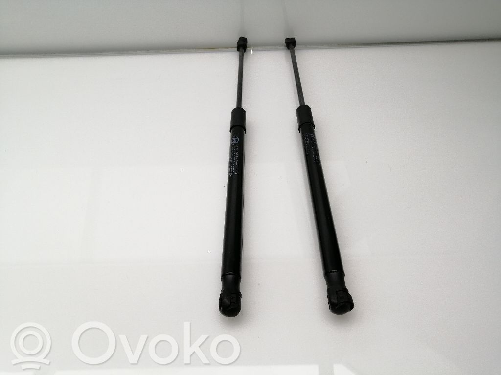 Hyundai i30 Tampon hayon/capotă portbagaj 