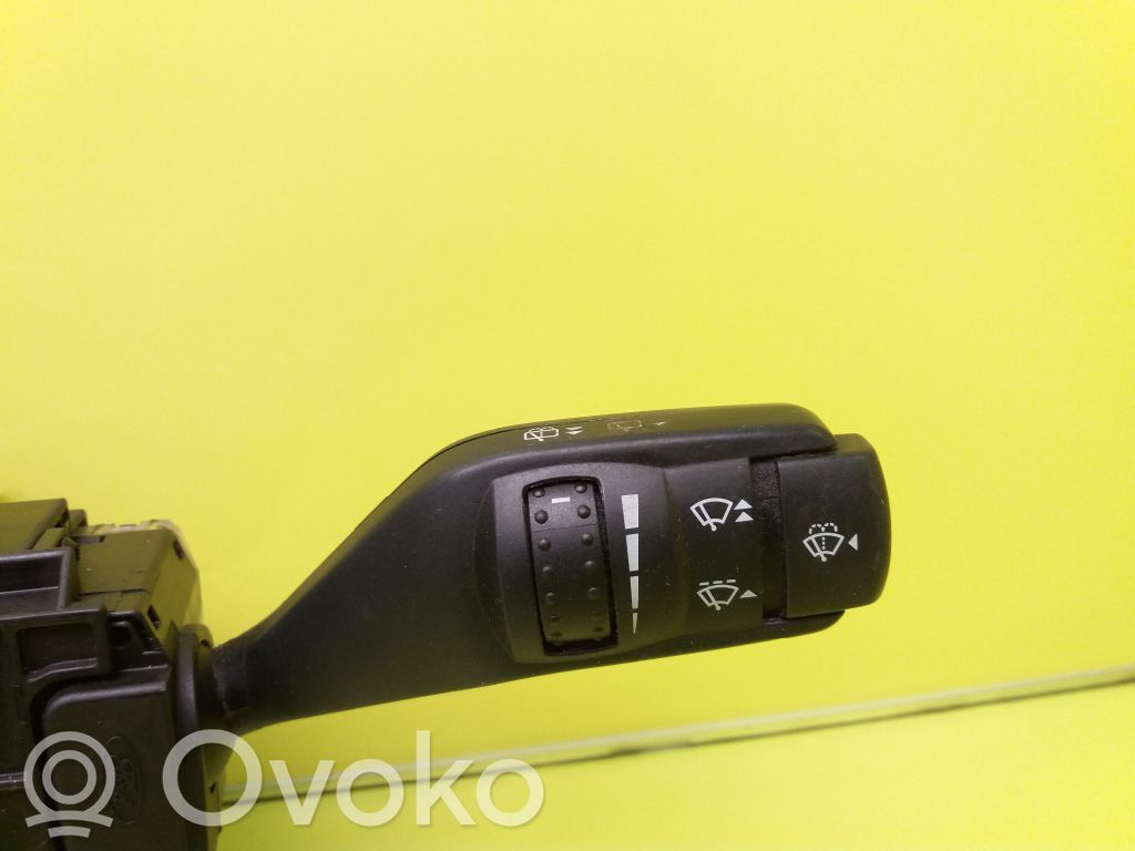Ford Focus Pulsanti/interruttori sul volante 