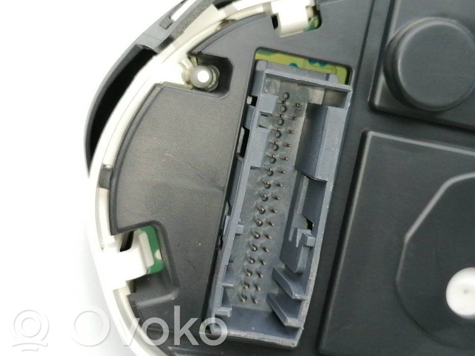 Geschwindigkeitsmesser Cockpit   8A6T10849AK
