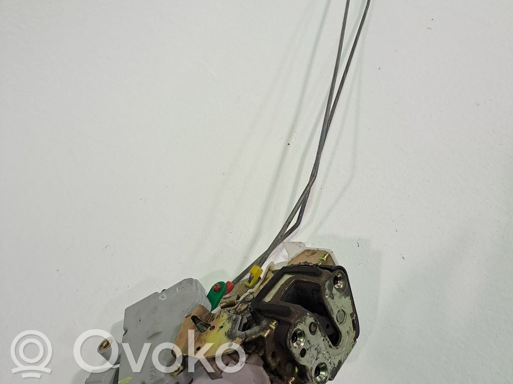 Cerradura de puerta trasera   825027F600