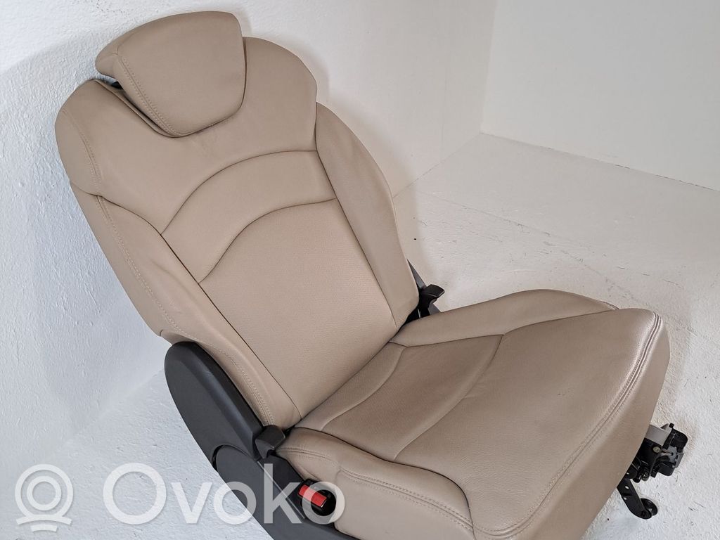 Lancia Phedra Kolmannen istuinrivin istuimet 