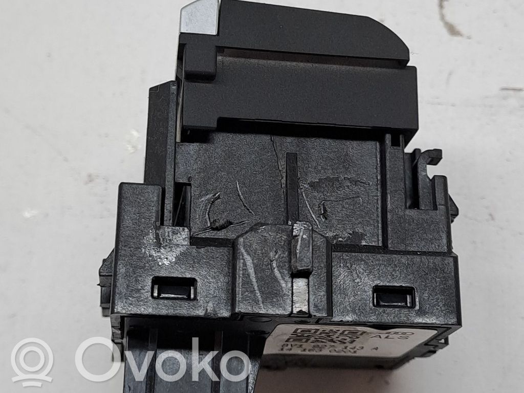 Unidad de control/módulo de carrocería central   8V1927143A