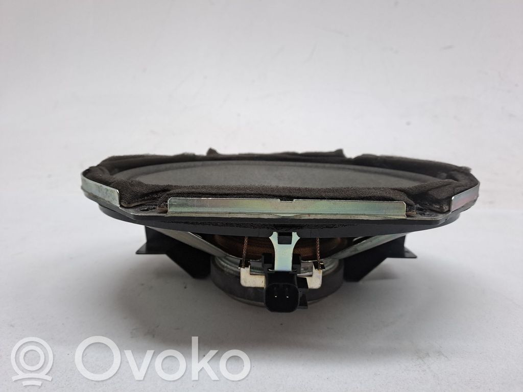 Altavoz de la puerta delantera   GJ6A66960