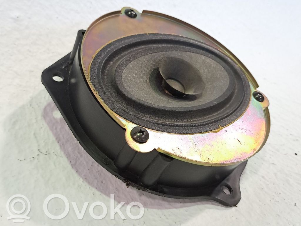 Nissan Navara D22 Etuoven kaiutin 