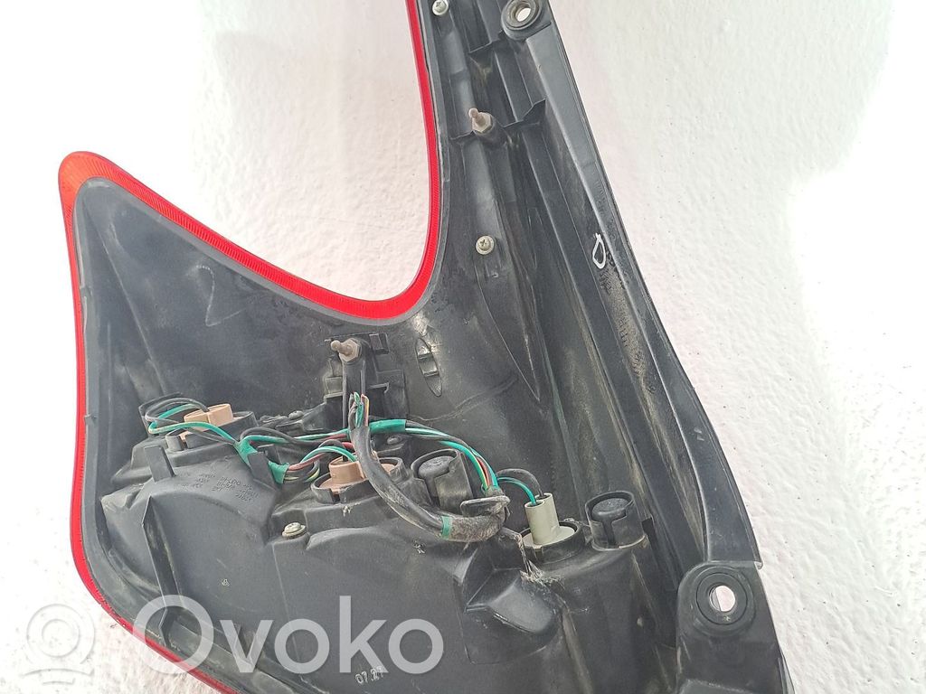 Nissan Juke I F15 Takavalon polttimo 