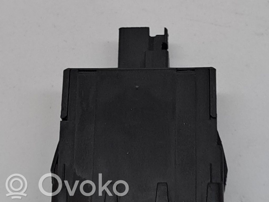 Peugeot 208 I Interruptor de luz 
