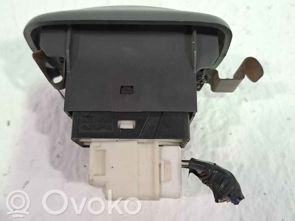 Electric window control switch   829602S700