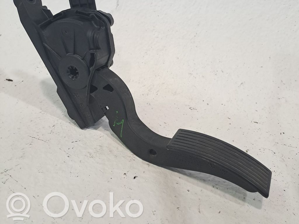 Gaspedal   327001S000