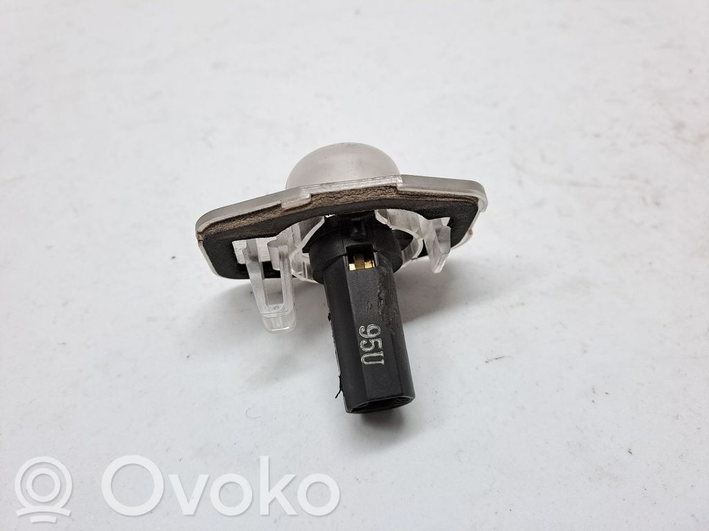 Toyota Urban Cruiser XP110 Lampa oświetlenia tylnej tablicy rejestracyjnej 