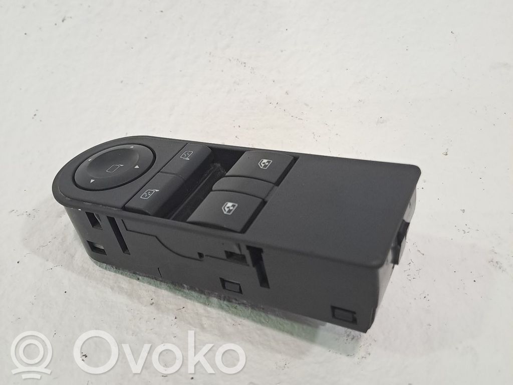 Opel Zafira A Przyciski szyb 