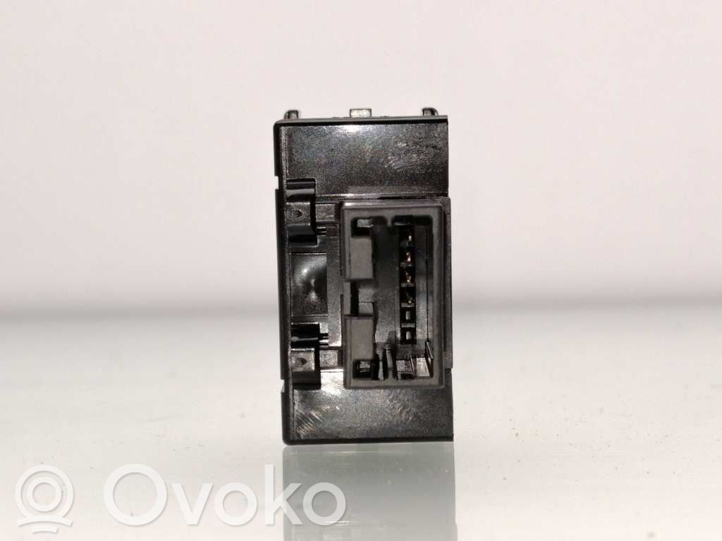 Nissan Qashqai+2 Autres commutateurs / boutons / leviers 
