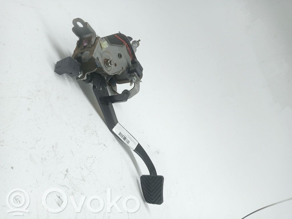 Pedał sprzęgła   328021H135