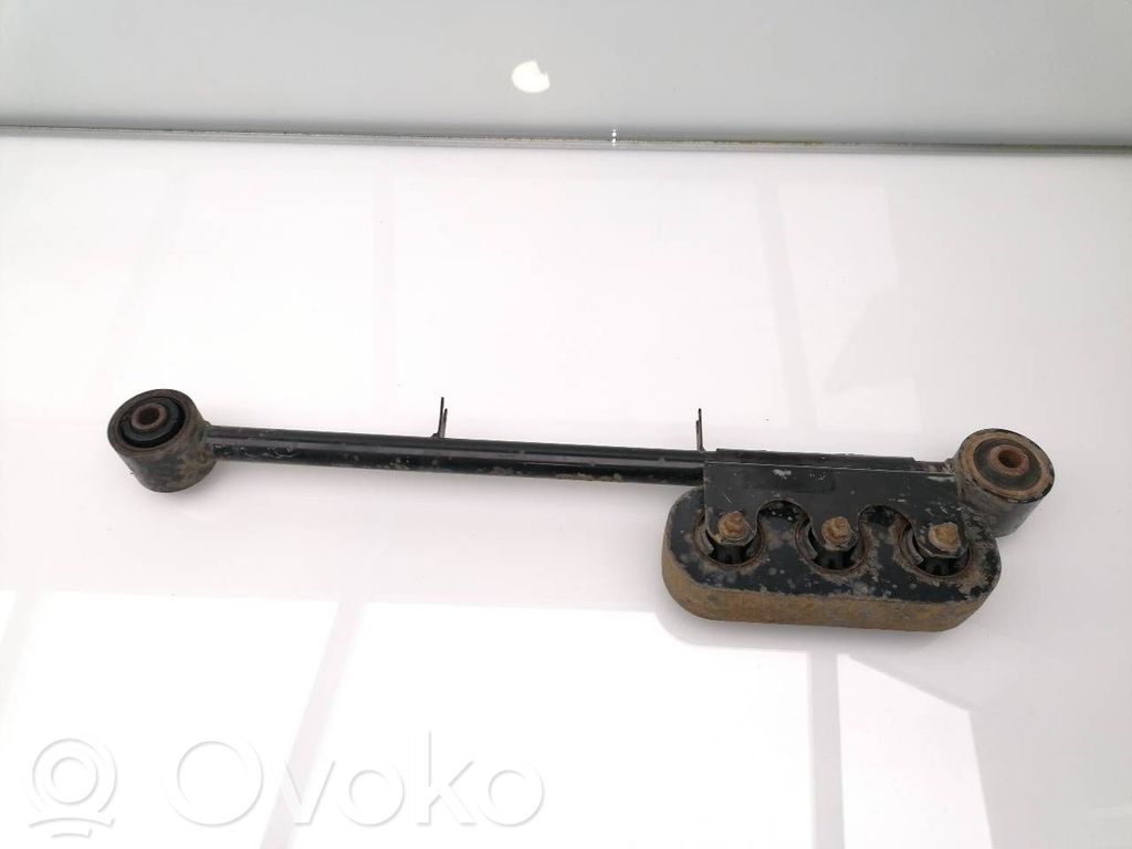 Nissan NP300 Querlenker Achsschenkel hinten