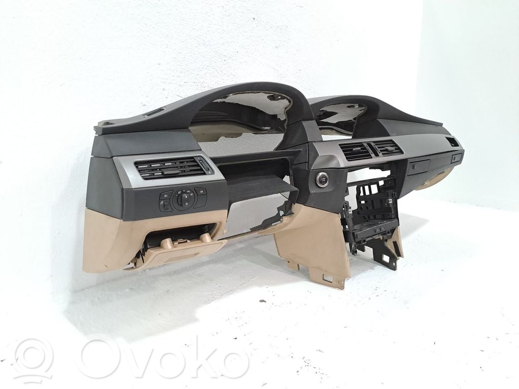 BMW 5 E60 E61 Kojelauta 