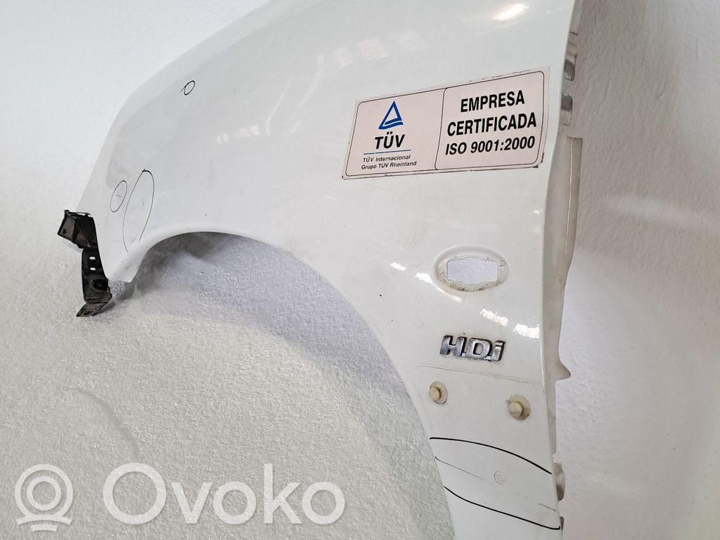 Peugeot Partner Nadkole przednie 