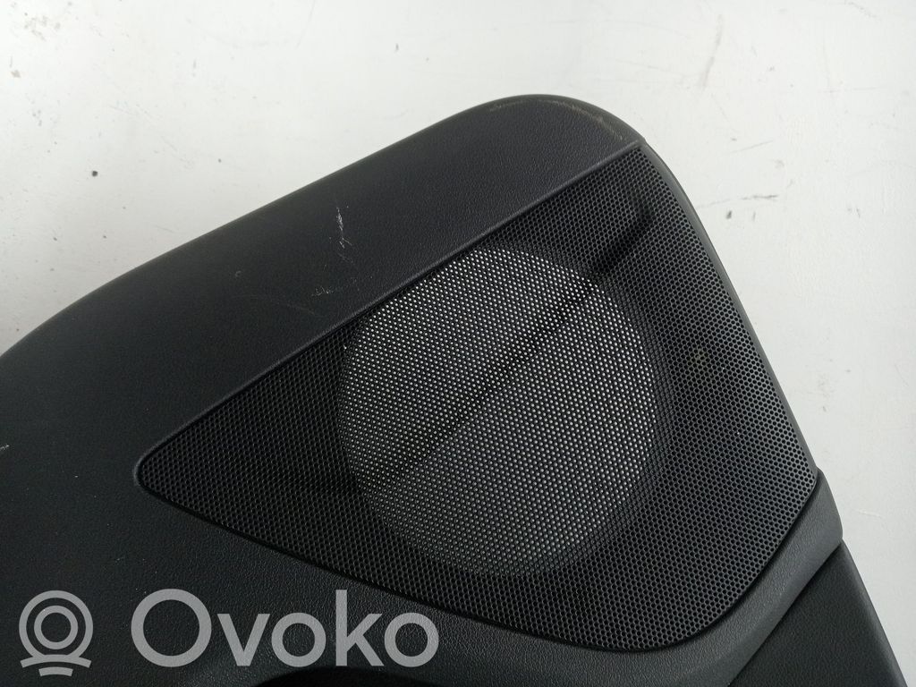 Audi Q5 SQ5 8R Takaoven verhoilu 