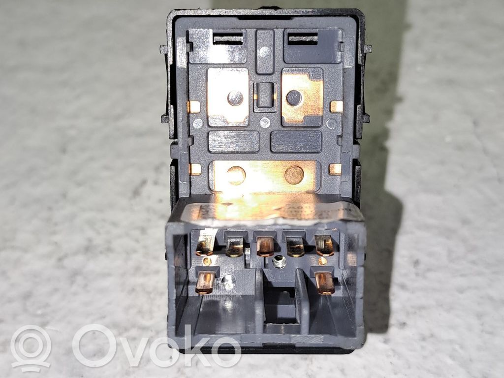 Interrupteur commade lève-vitre   93580C70104X
