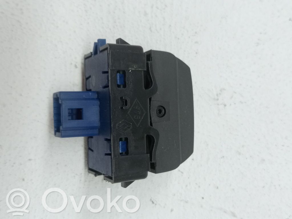 Unidad de control/módulo de carrocería central   256A67305R