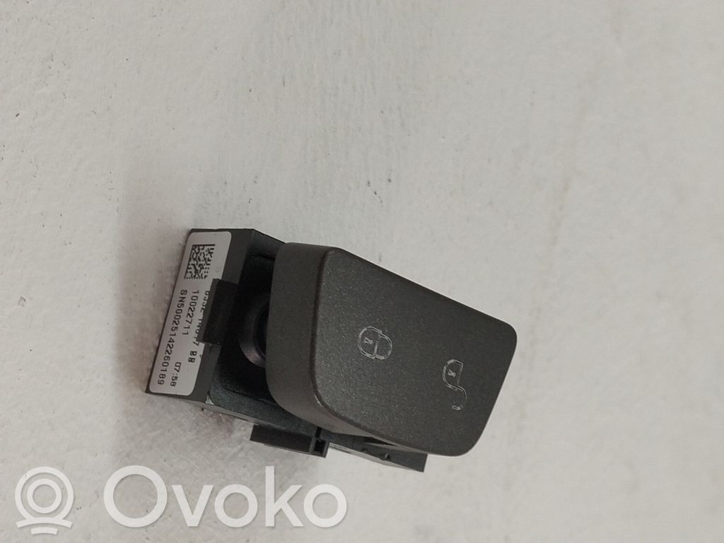 Unidad de control/módulo de carrocería central   LR025905,LR025905