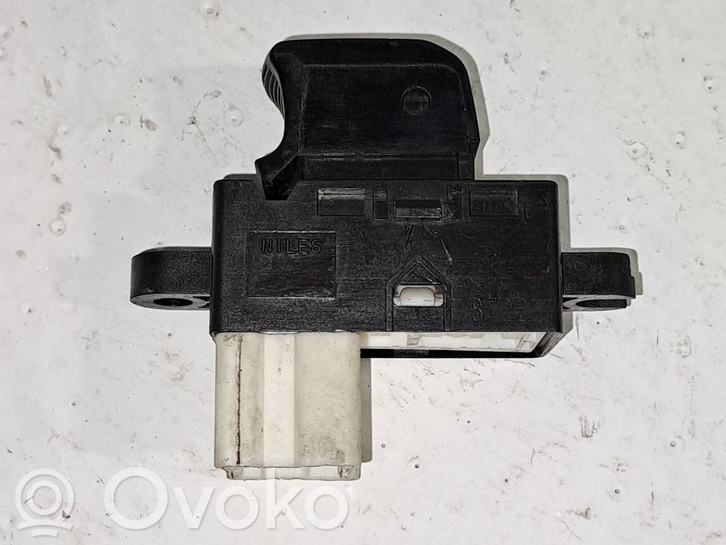 Schalter el. Fensterheber   83071FG110