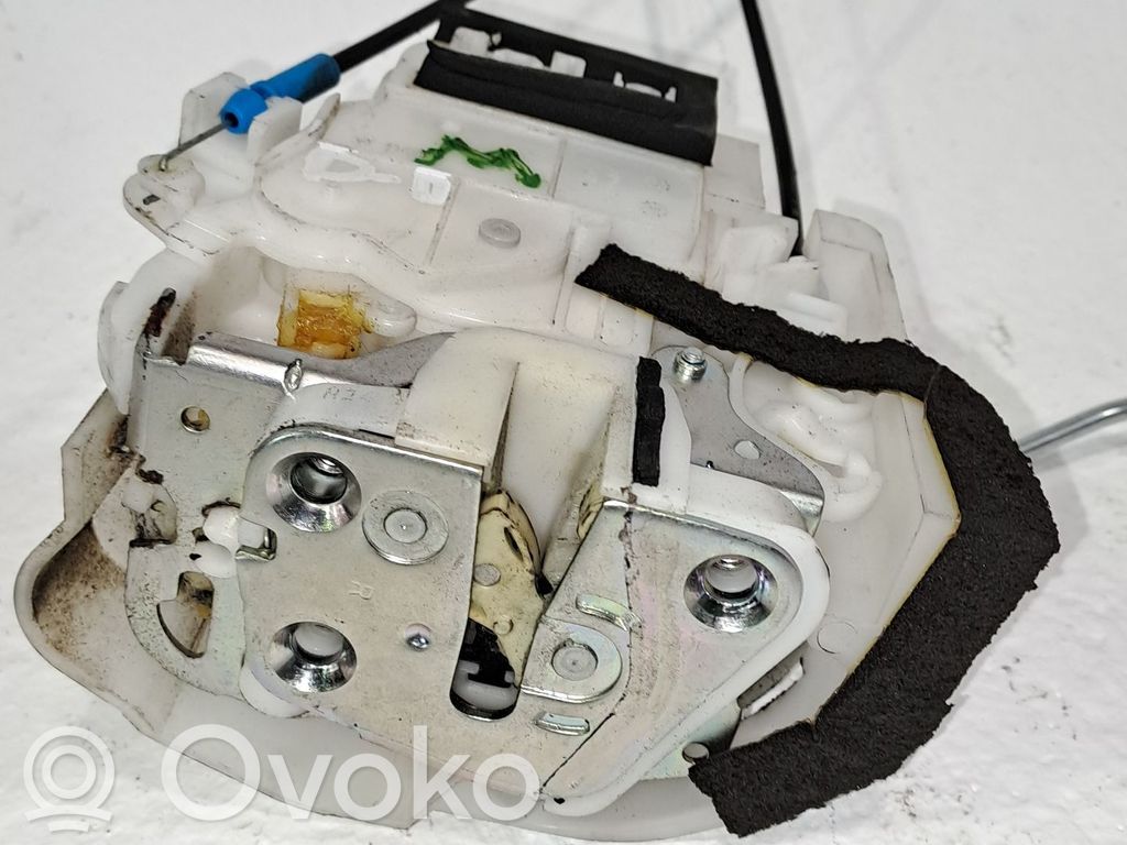 Cerradura de puerta delantera   61032AJ140