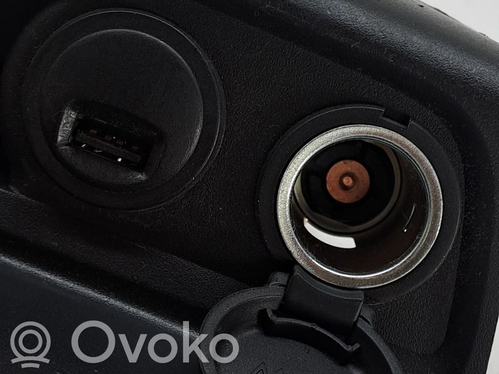 Peugeot 208 II Popielniczka deski rozdzielczej 