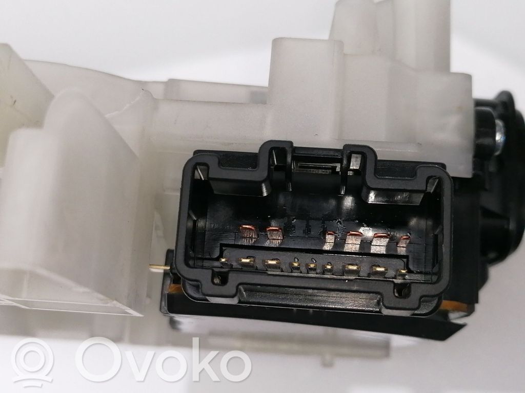 Boutons / interrupteurs volant   83111FG15