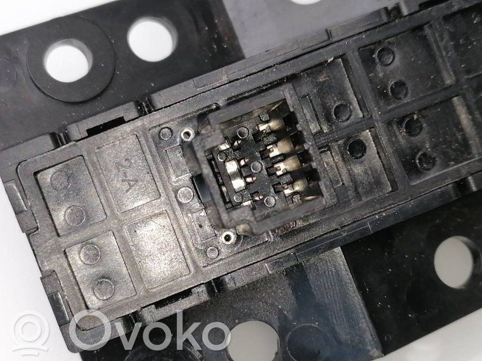 Nissan Qashqai Przełącznik / Przycisk kierownicy 