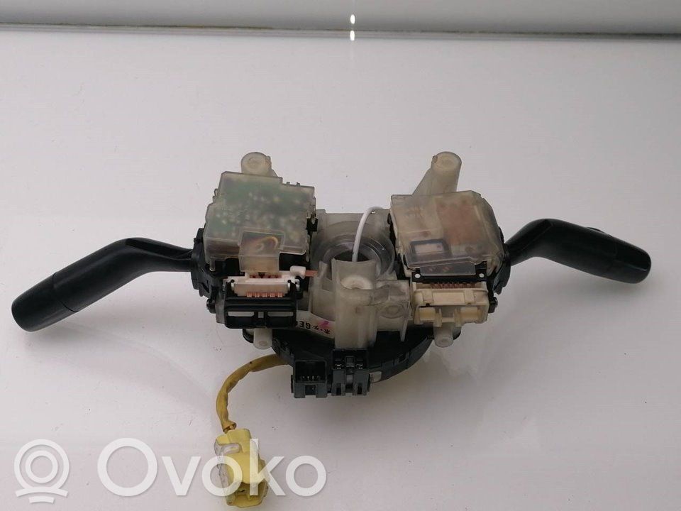 Mazda 323 F Boutons / interrupteurs volant 