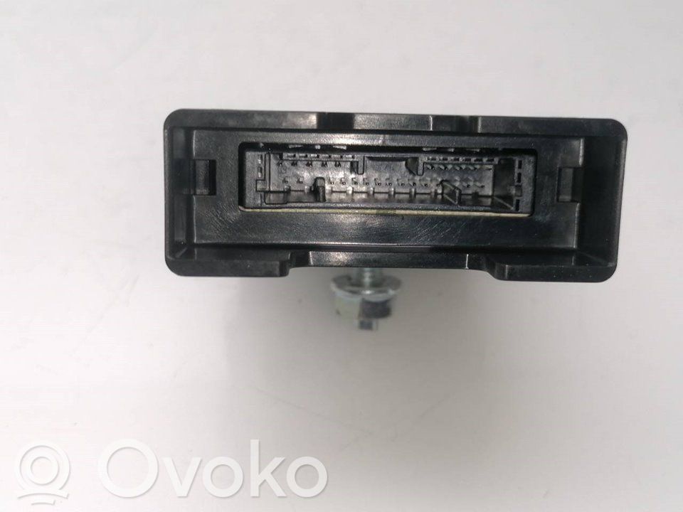 Unidad de control/módulo de carrocería central   3358079R04000,3358079R04