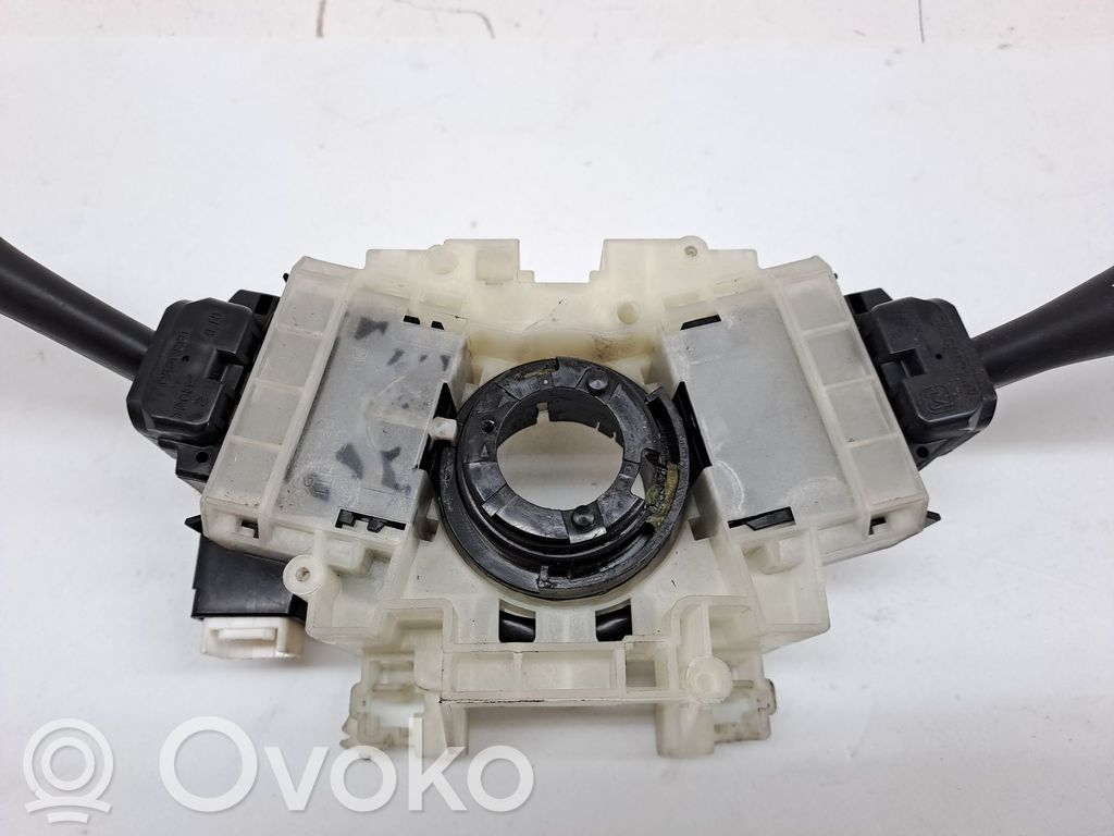 Mitsubishi Montero Butoane/comutatoare pe volan 