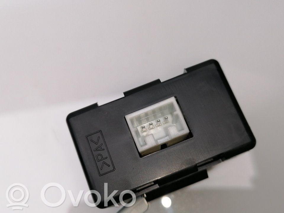 Nissan Juke I F15 Modul de control caroserie central 
