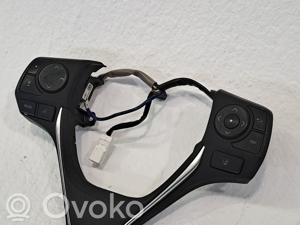 Toyota Auris 150 Interruptores/botones de la columna de dirección 