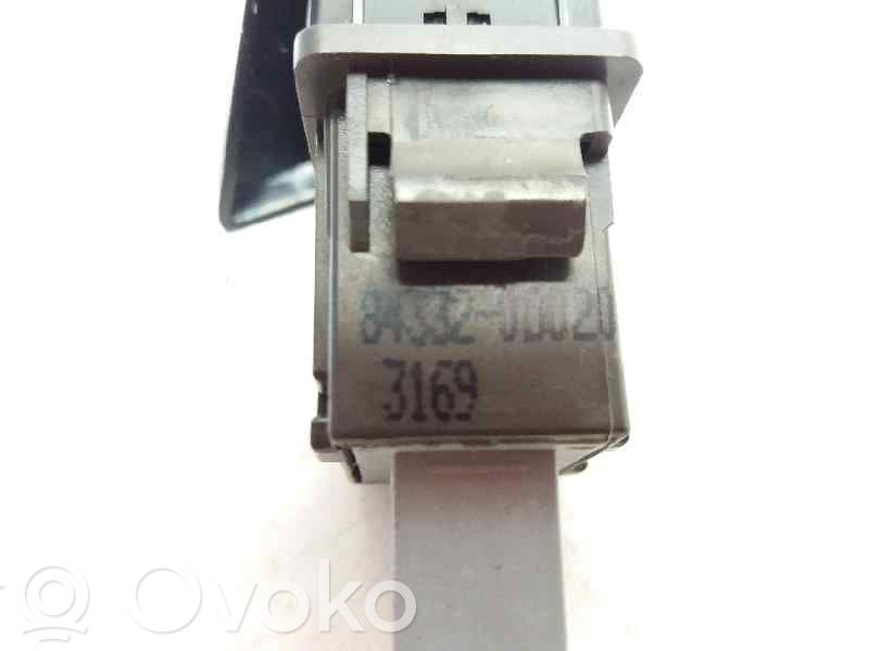 Schalter Warnblinkanlage   843320D020