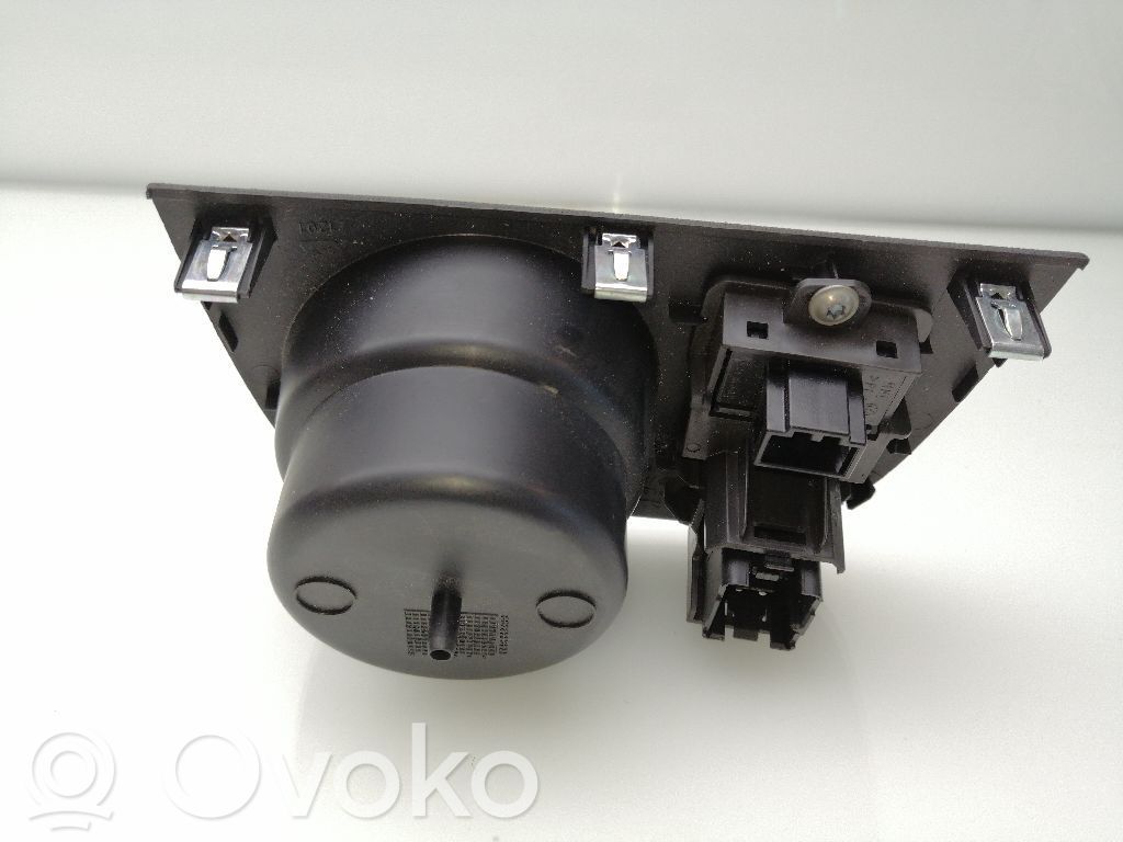 Schalter Warnblinkanlage   5P0953235B