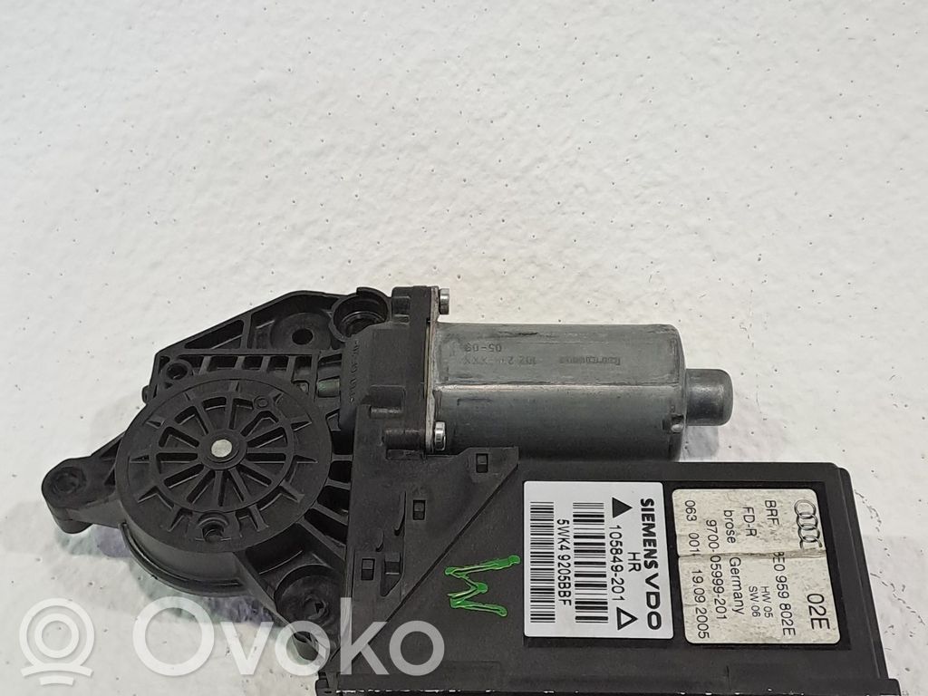 Audi A4 S4 B6 8E 8H Motorino alzacristalli della portiera posteriore 