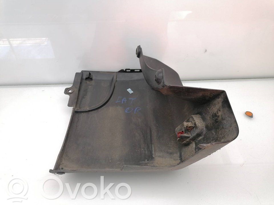 Opel Movano B Moldura de la esquina del parachoques trasero 