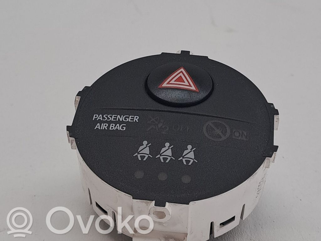 Toyota Yaris Interruttore luci di emergenza