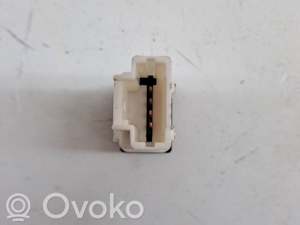 Comutator lumini pericol   25290JD000
