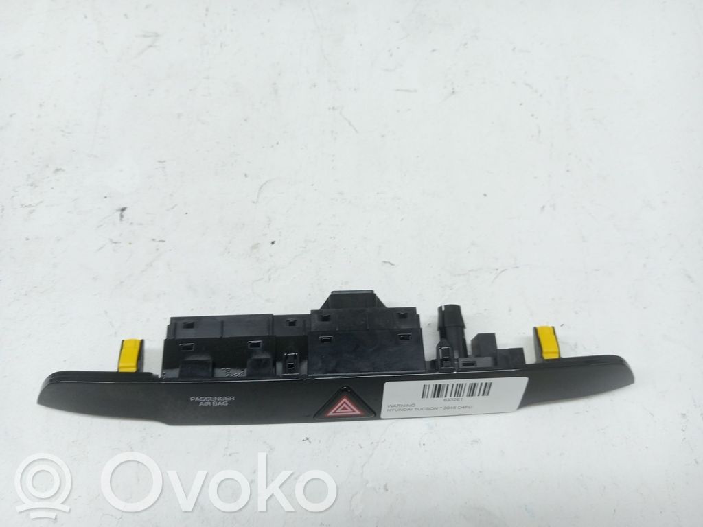 Botón interruptor de luz de peligro   93700D7100BLH