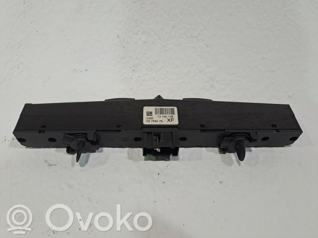 Opel Zafira B Interruttore luci di emergenza 