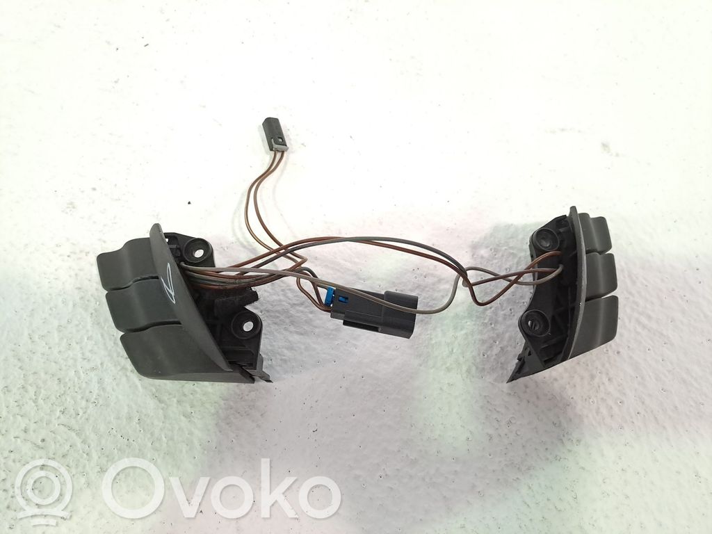 Chevrolet Meriva Butoane/comutatoare pe volan 