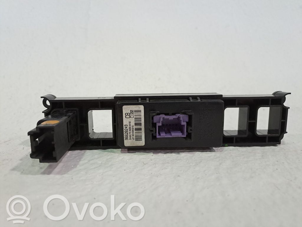 Chevrolet Captiva HUD-näyttö 