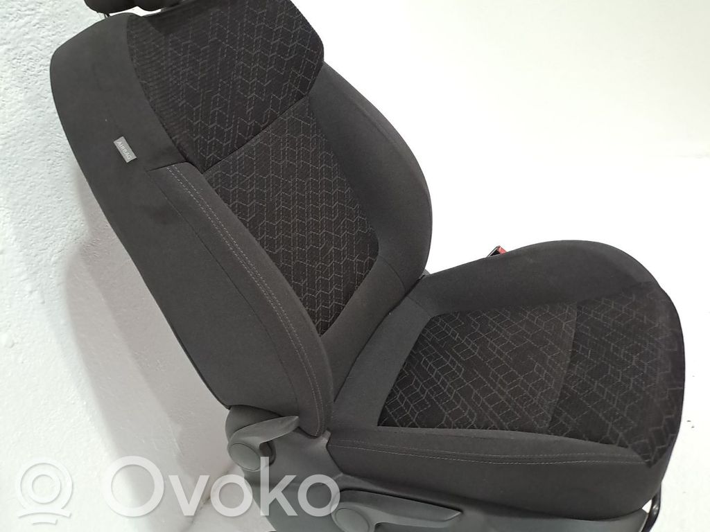 Peugeot 3008 II Etumatkustajan istuin 