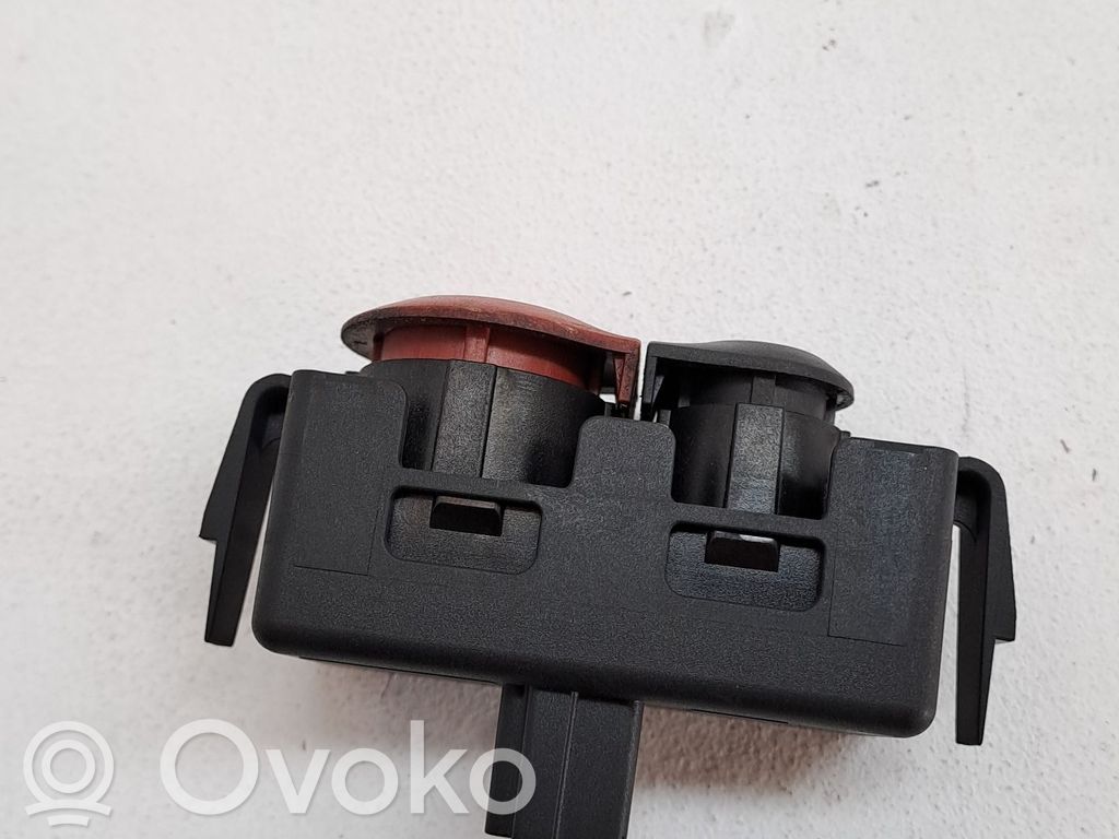 Botón interruptor de luz de peligro   8200214896